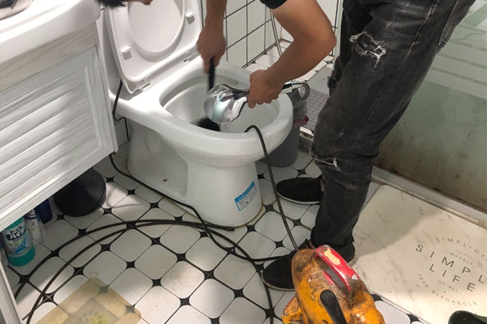 西沙马桶堵塞自己疏通还是找师傅?专业上门服务让你省时更省心